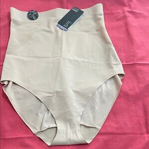 TOTAL COUTURE High-Waisted Shapewear Briefs in Beige. 2X